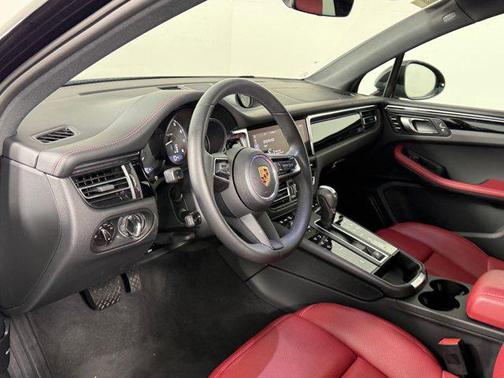 2025 Porsche Macan AWD