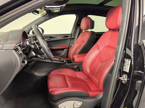 2025 Porsche Macan AWD