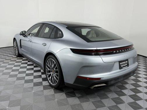 2025 Porsche Panamera RWD