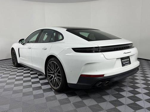 2025 Porsche Panamera 4