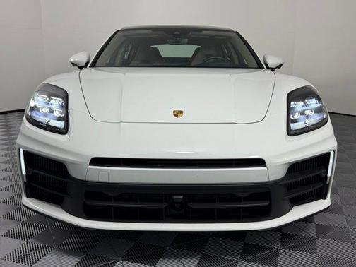 2025 Porsche Panamera 4