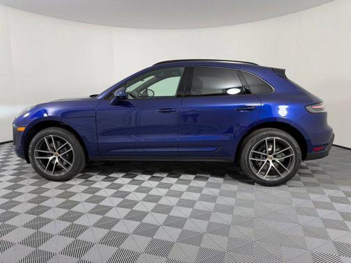 Gentian Blue Metallic 2026 Porsche Macan Macan
