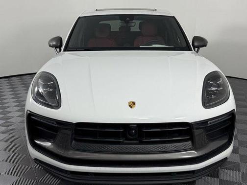 2025 Porsche Macan T