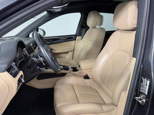 2022 Porsche Macan Base