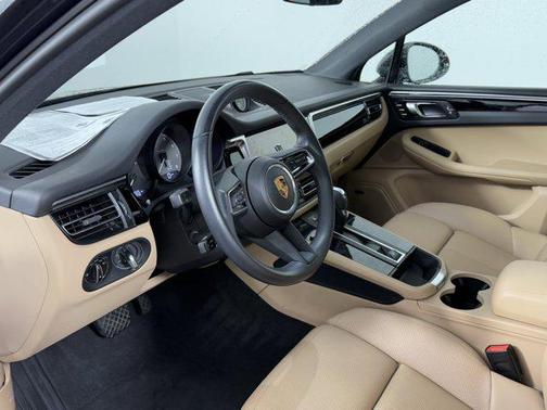 2022 Porsche Macan Base