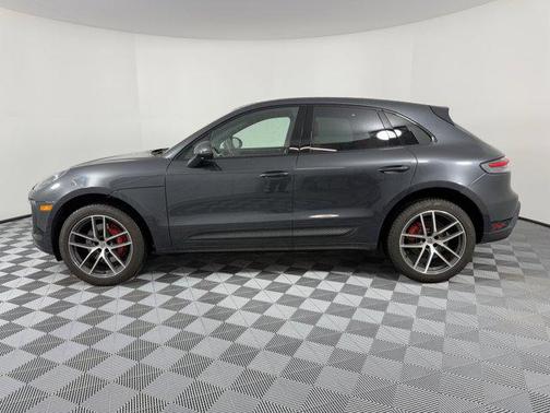 2022 Porsche Macan Base