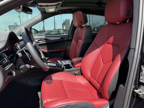 2025 Porsche Macan Base