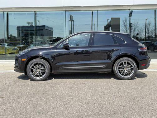 2025 Porsche Macan Base