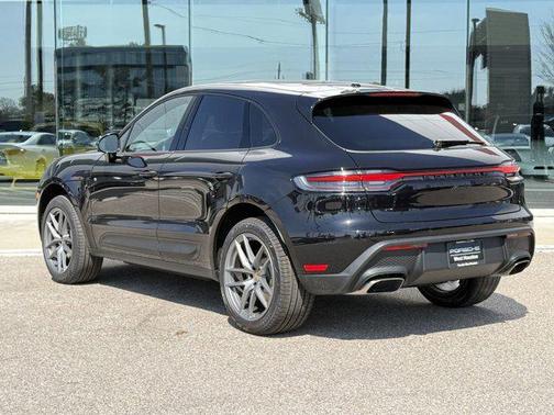 2025 Porsche Macan Base