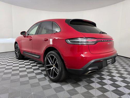 2023 Porsche Macan AWD