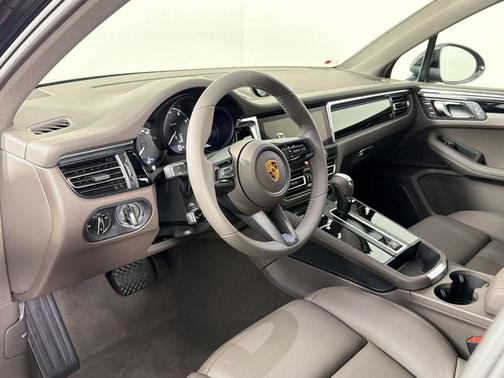Volcano Grey Metallic 2026 Porsche Macan Macan