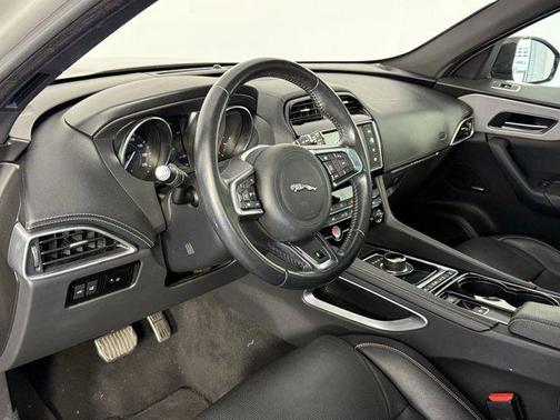 2017 Jaguar F-PACE 35t R-Sport