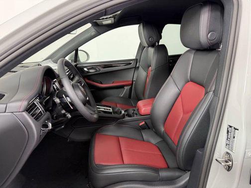 2025 Porsche Macan AWD