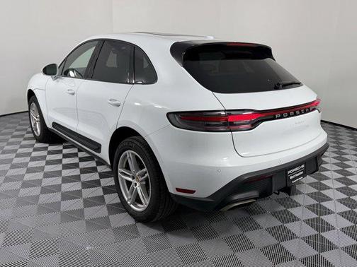 2025 Porsche Macan Base