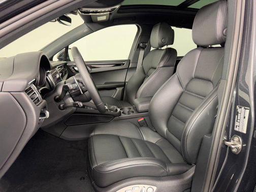 Volcano Grey Metallic 2026 Porsche Macan Macan