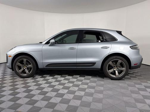 Dolomite Silver Metallic 2024 Porsche Macan Macan