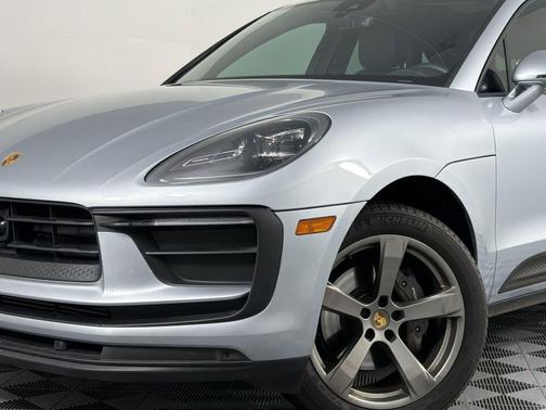 Dolomite Silver Metallic 2024 Porsche Macan Macan