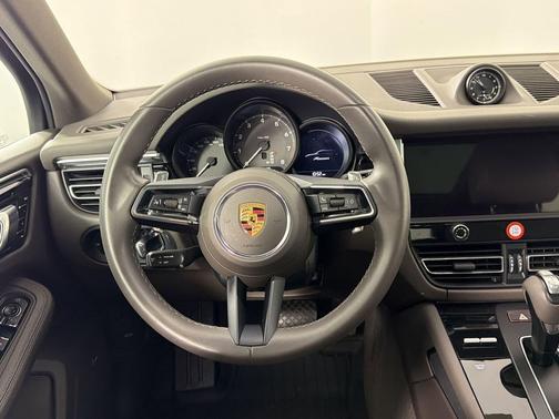White 2022 Porsche Macan Macan