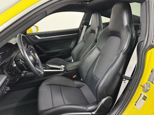 2022 Porsche 911 Carrera