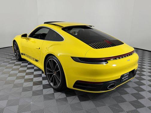 2022 Porsche 911 Carrera