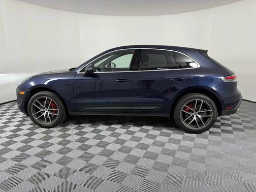 2023 Porsche Macan Base