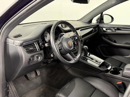 2023 Porsche Macan Base
