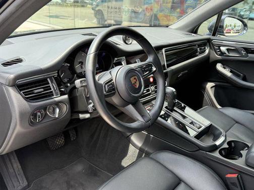 2023 Porsche Macan Base