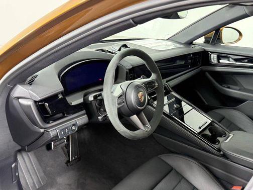 2025 Porsche Panamera RWD