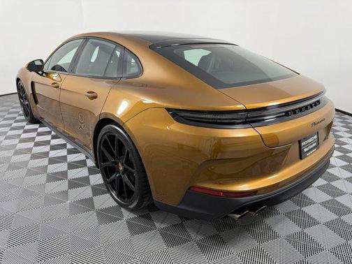 2025 Porsche Panamera RWD