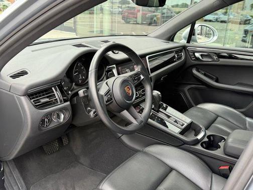 2022 Porsche Macan Base