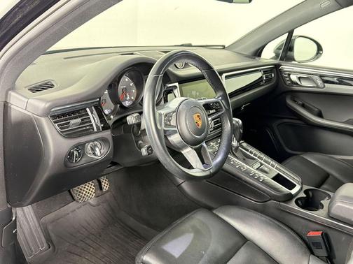 Volcano Grey Metallic 2020 Porsche Macan Macan