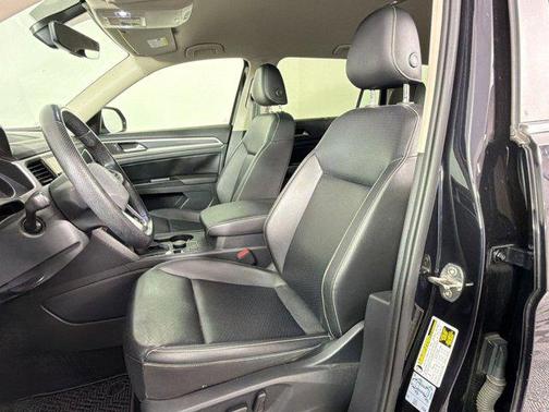 Deep Black Pearl 2021 Volkswagen Atlas 3.6L SE w/Technology