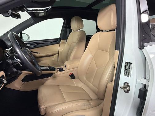White 2023 Porsche Macan Macan