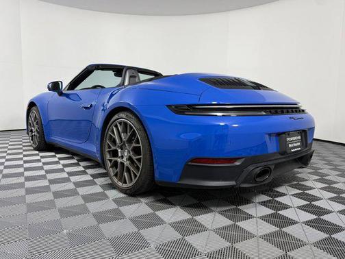 2025 Porsche 911 Carrera