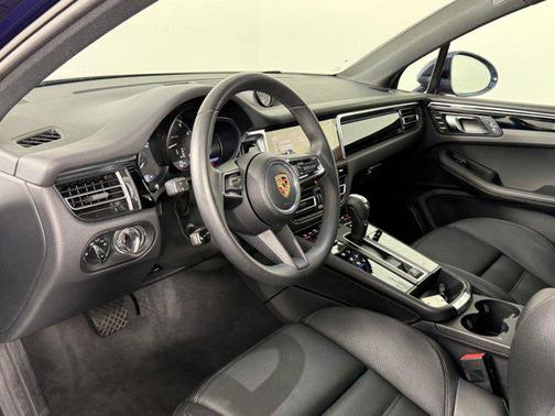 2025 Porsche Macan AWD