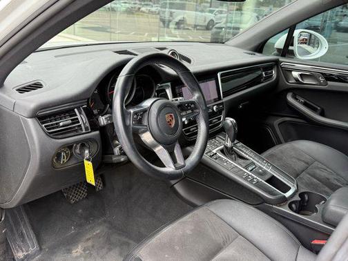 2020 Porsche Macan Base
