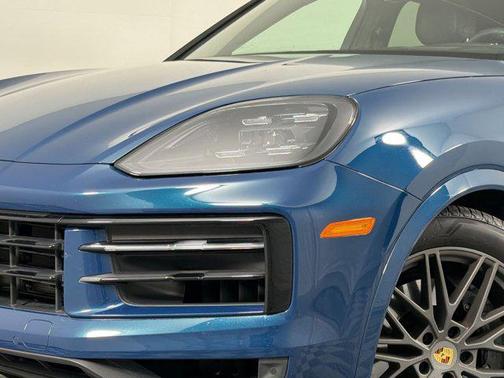 Blue 2024 Porsche Cayenne Cayenne