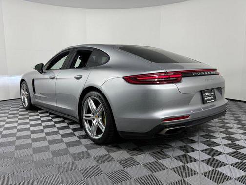 2018 Porsche Panamera 4