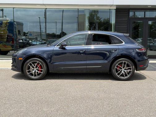 2023 Porsche Macan Base