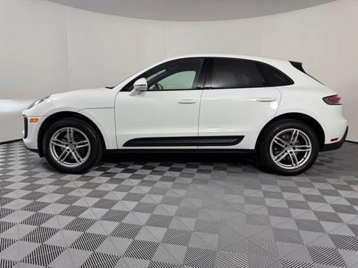 2025 Porsche Macan AWD