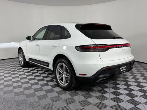 2025 Porsche Macan AWD