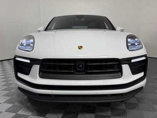 2025 Porsche Macan AWD