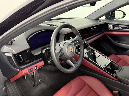 2024 Porsche Panamera 4