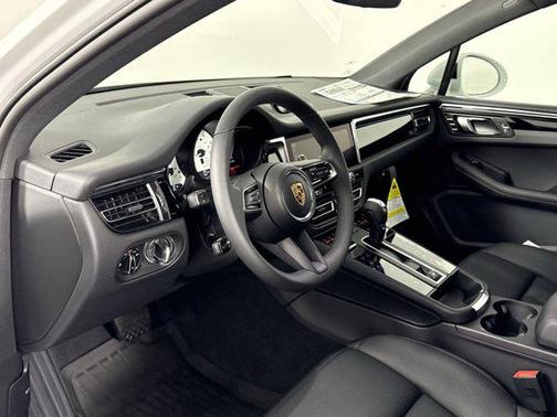 2025 Porsche Macan AWD