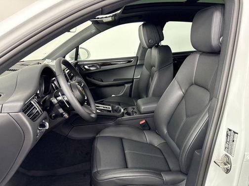 2025 Porsche Macan AWD