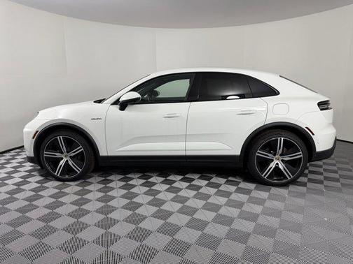 2024 Porsche Macan Base