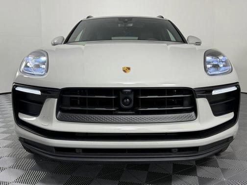 2026 Porsche Macan AWD