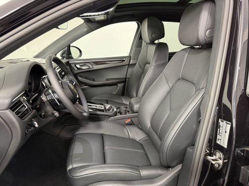 2025 Porsche Macan AWD