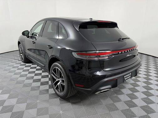2025 Porsche Macan AWD