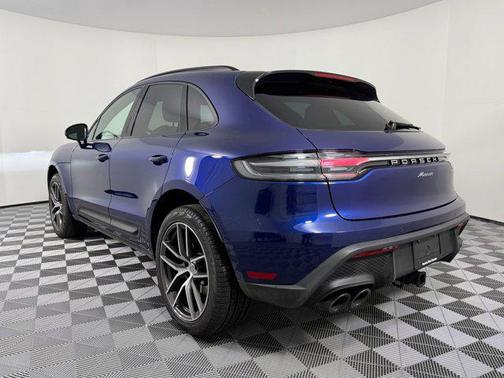 2025 Porsche Macan AWD